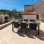 Apartment Ljerka * Postira
